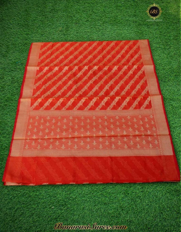 Banarasi Handloom Soft Cotton Diagonal Zari Saree - Image 4